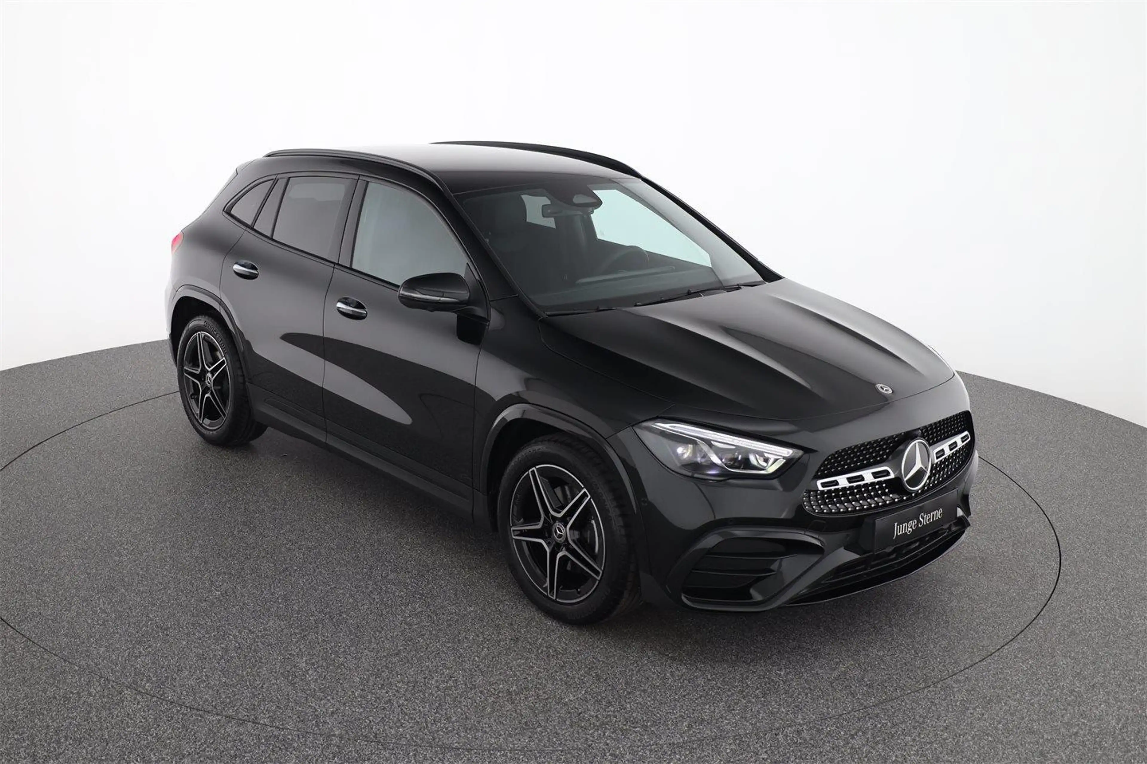 Mercedes-Benz GLA 200 d 4M Österreich-Edition AMG-Line Distronic — photo 7