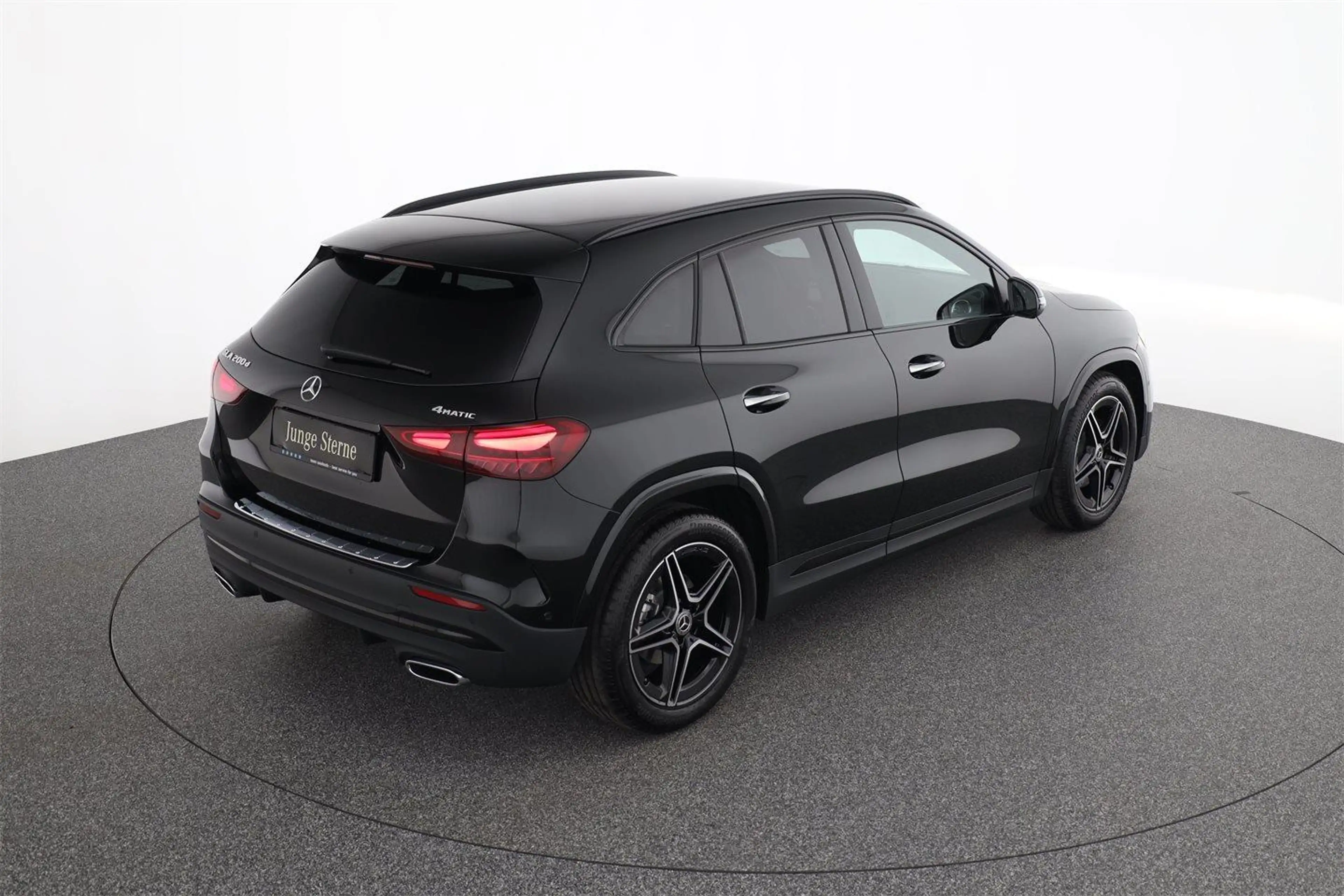 Mercedes-Benz GLA 200 d 4M Österreich-Edition AMG-Line Distronic — photo 5