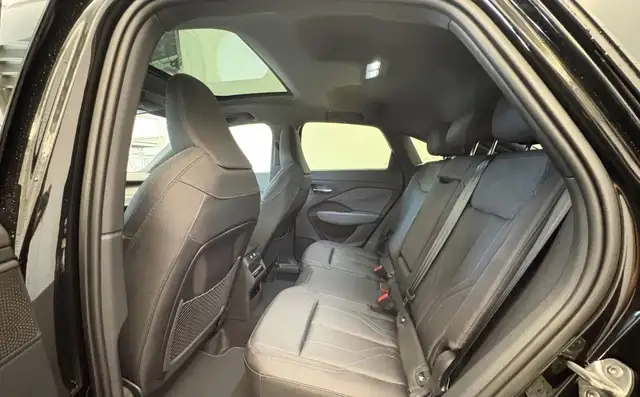 Audi Q3 view 9