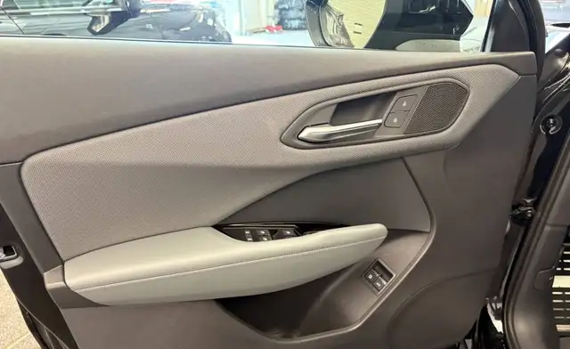 Audi Q3 view 12