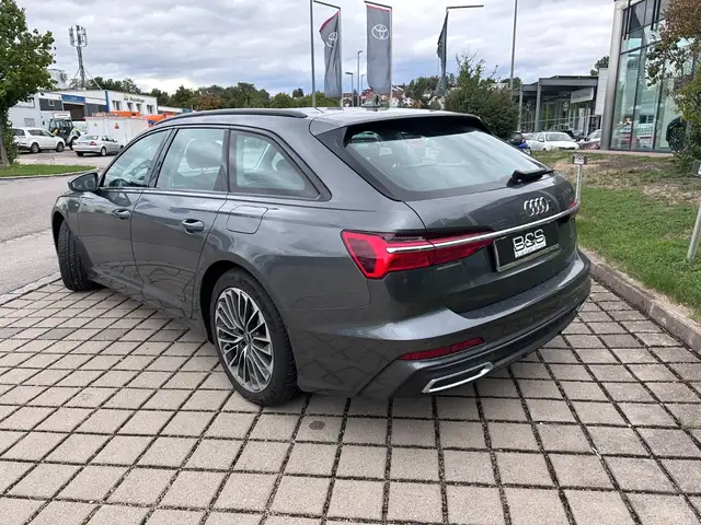 Audi A6 Avant view 6