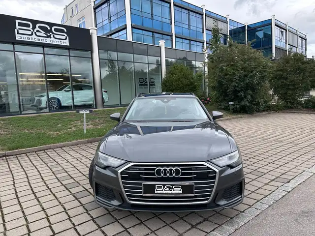 Audi A6 Avant view 10