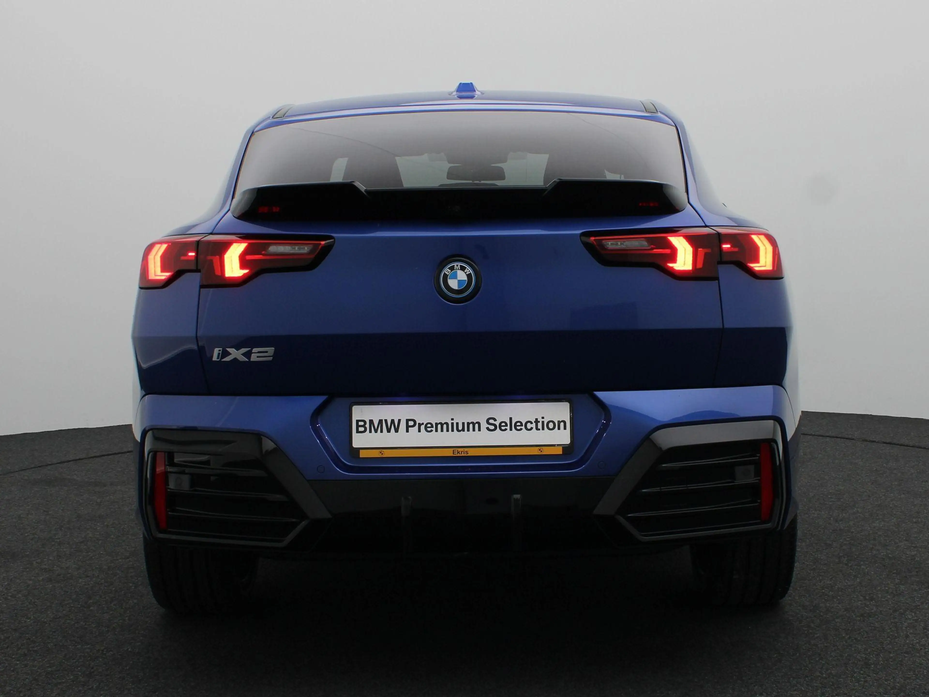 BMW iX2 eDrive20 M Sport Edition | M Sportpakket Pro | Pre — photo 5