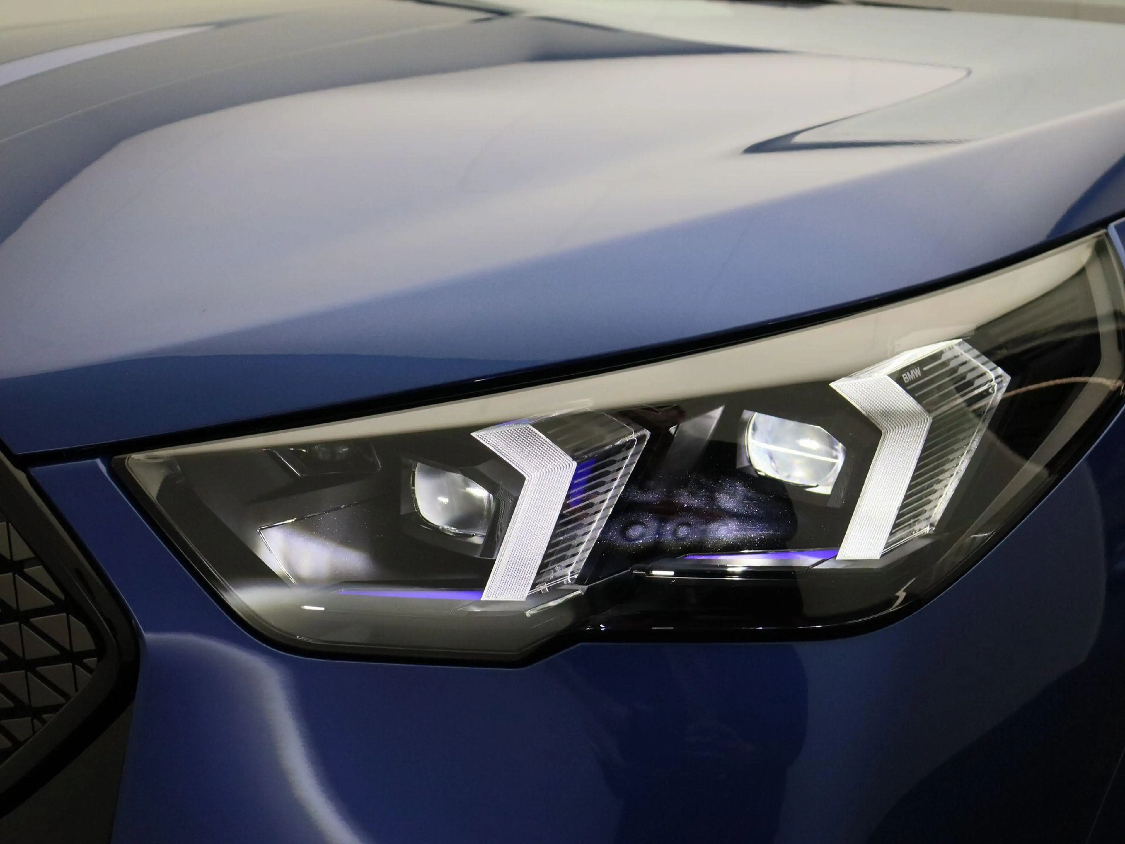 BMW iX2 eDrive20 M Sport Edition | M Sportpakket Pro | Pre — photo 7