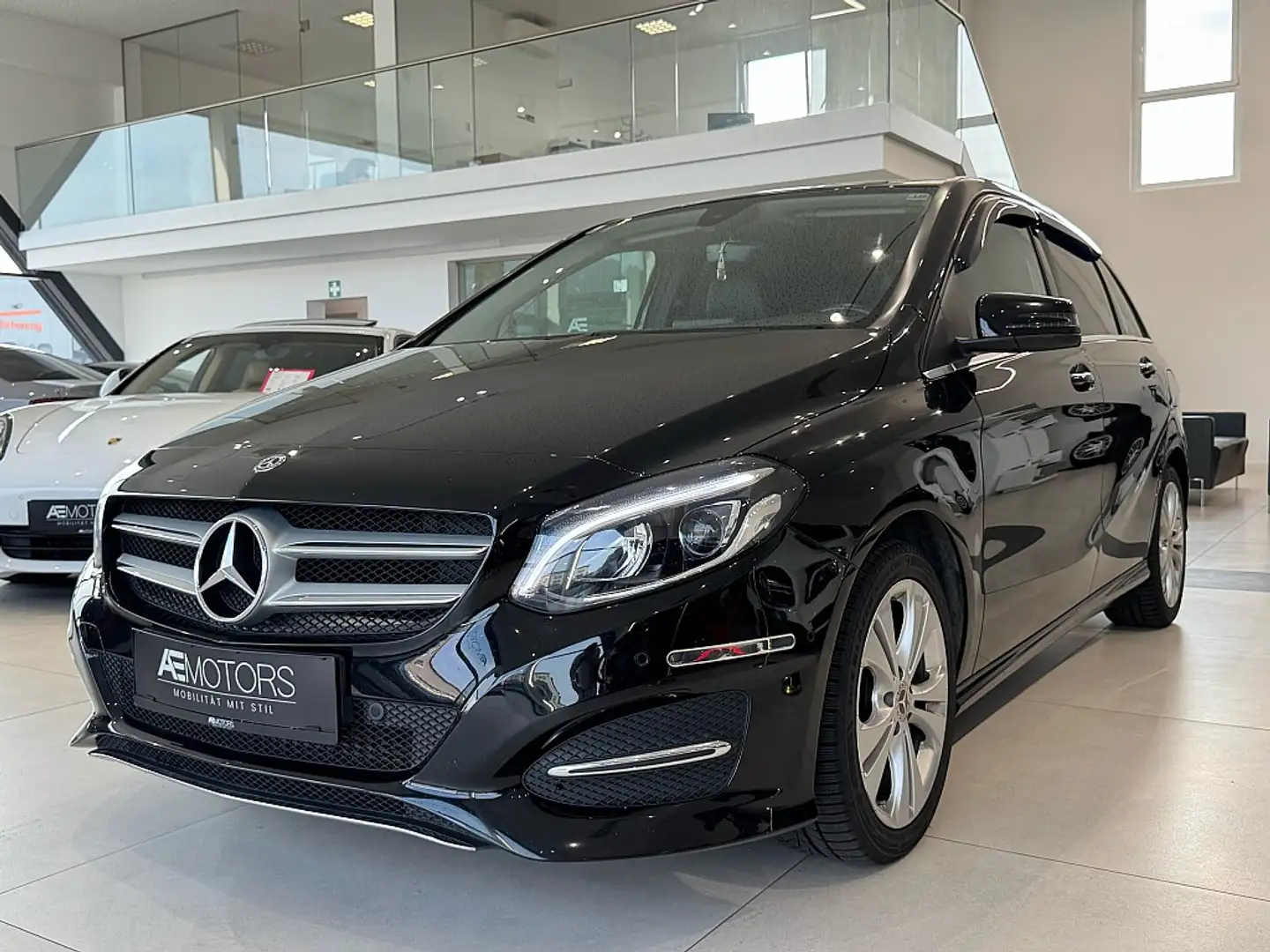 Mercedes-Benz B 180 d Aut. // TOP // NAVI // KREDIT-GARANTIE // Negro - 1