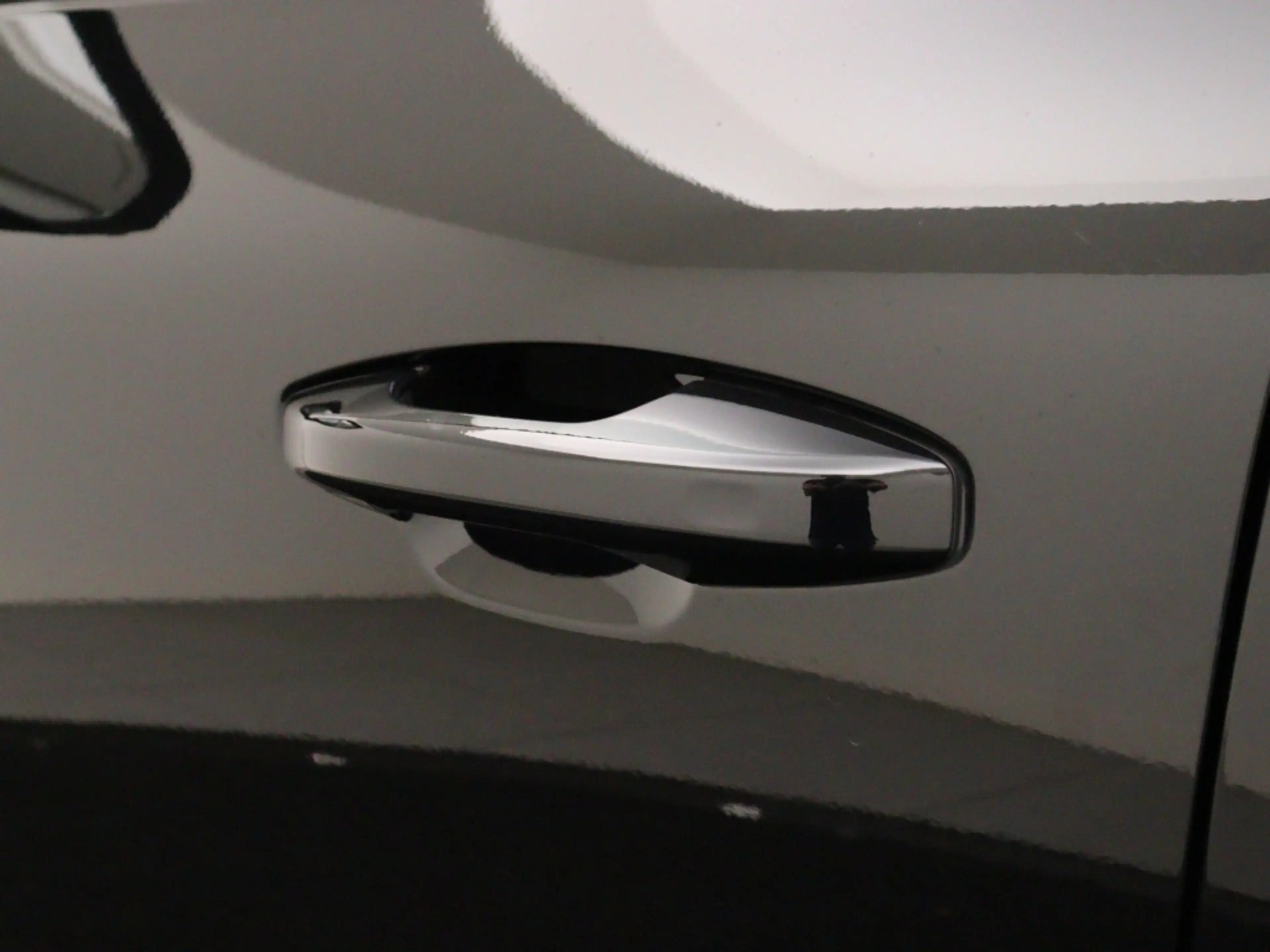 Volvo EC40 EXTENDED RANGE BLACK EDITION 20INCH HARMAN KARDON — photo 9