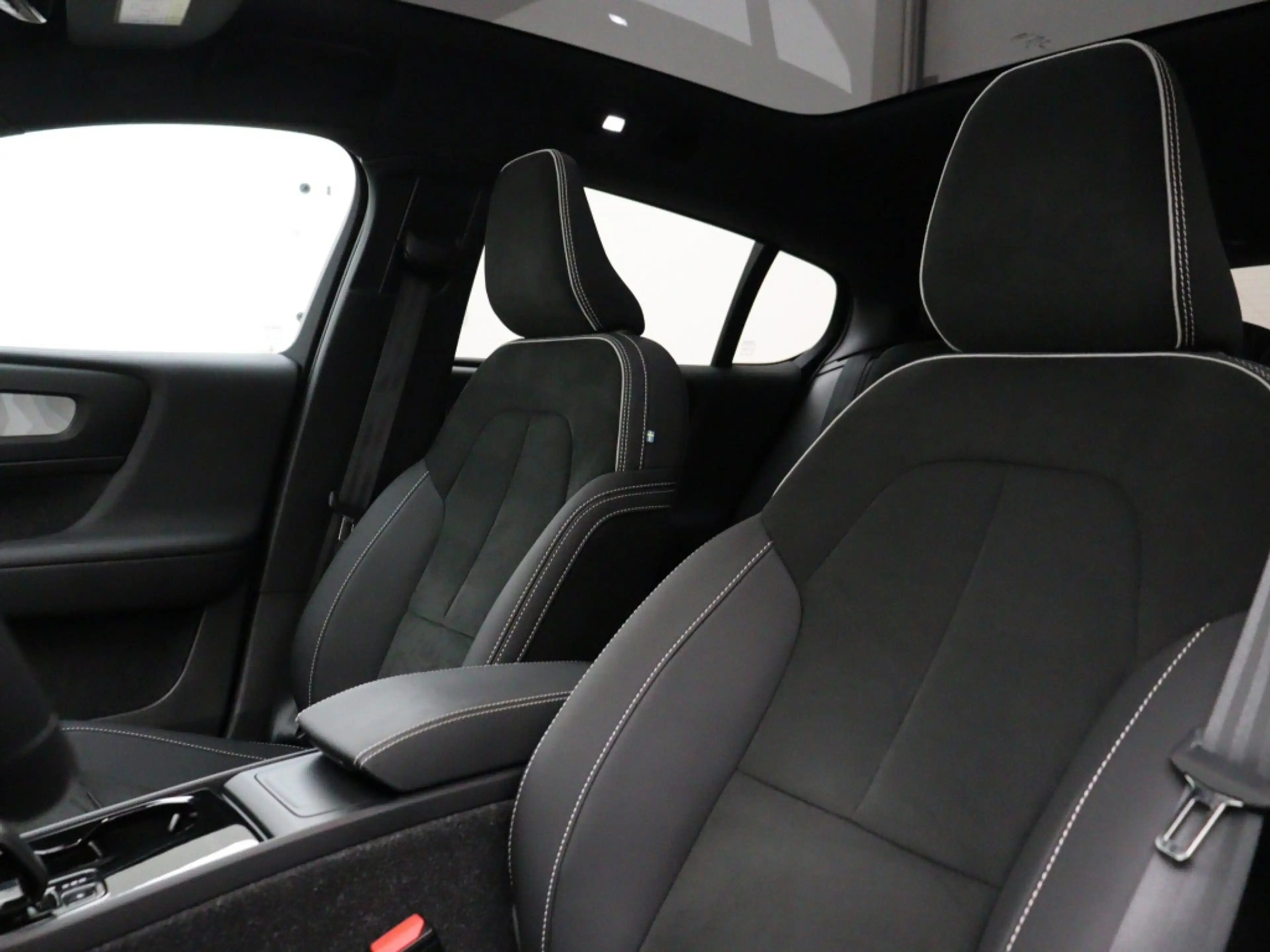 Volvo EC40 EXTENDED RANGE BLACK EDITION 20INCH HARMAN KARDON — photo 13