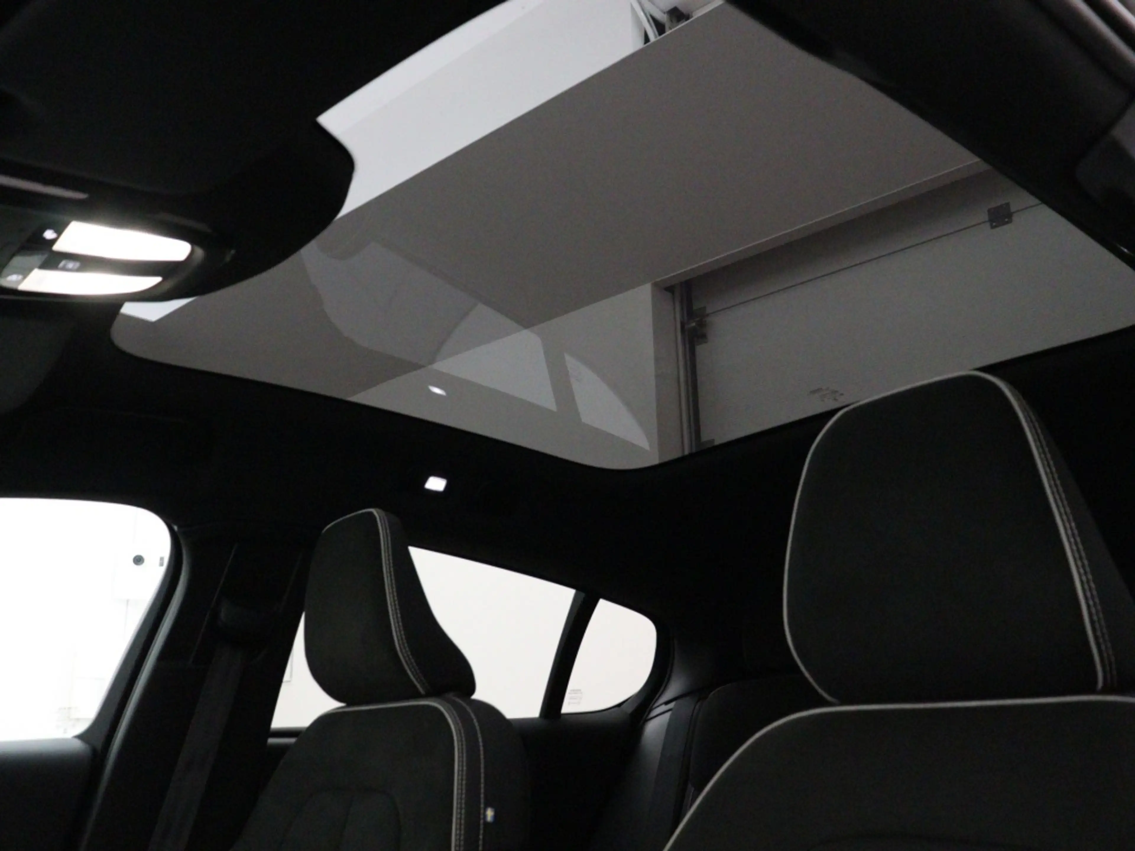 Volvo EC40 EXTENDED RANGE BLACK EDITION 20INCH HARMAN KARDON — photo 14