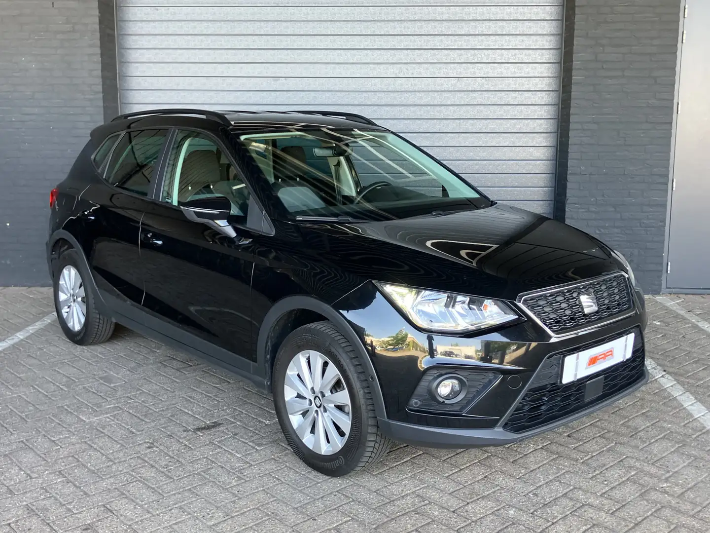 SEAT Arona 1.6 TDI Style Business Intense Zwart - 1