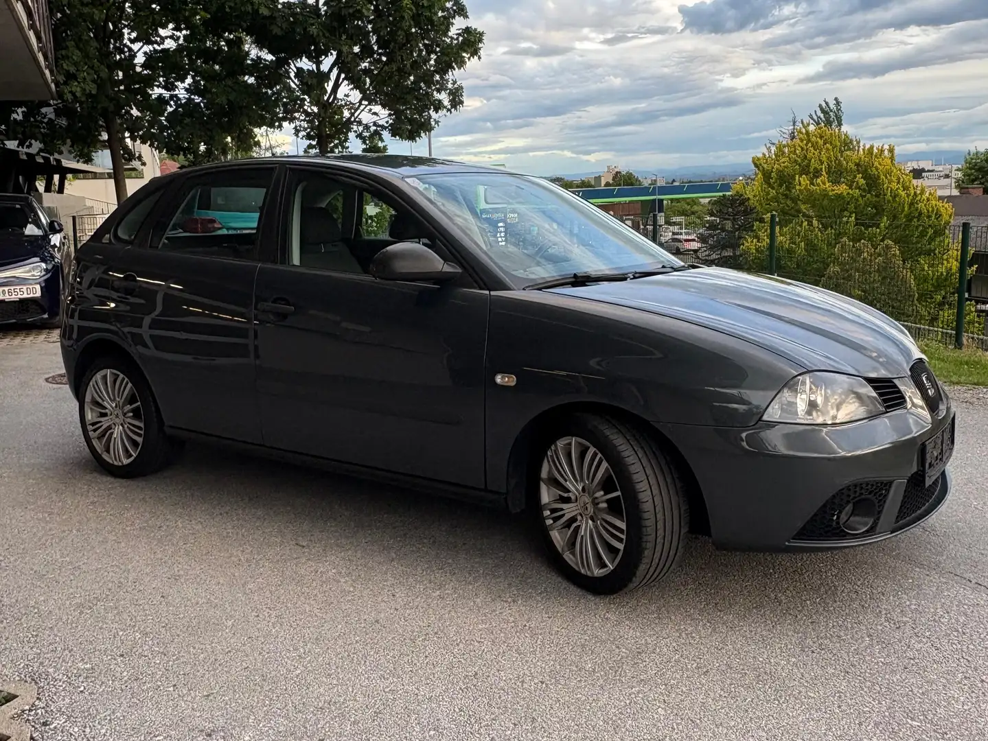 SEAT Ibiza Ibiza Reference 1,4 16V Reference Grau - 1