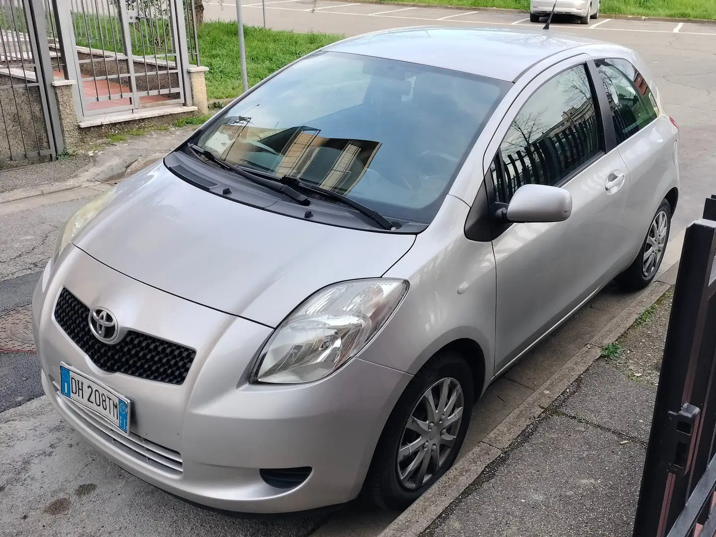 Toyota Yaris Yaris II 2005 3p 1.0 Sol Argento - 2