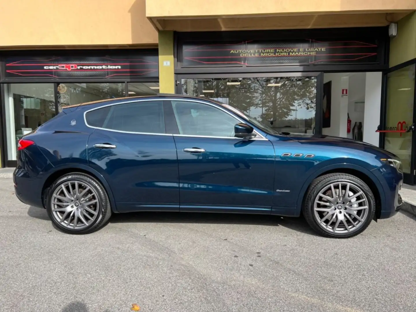 Maserati Levante UNA DI CENTO edizione limitata Blauw - 1