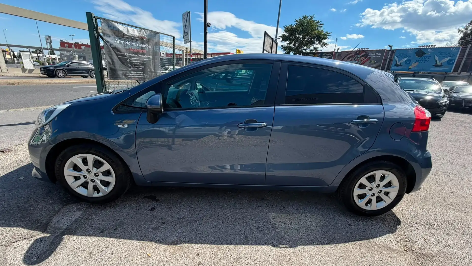 Kia Rio 1,2 MPI Titan mit Klima Freisprecher Metallic Blau - 2