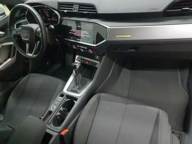 Audi Q3 view 13