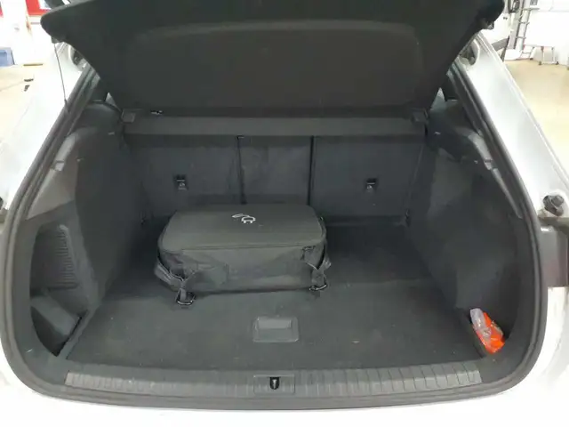 Audi Q3 view 9