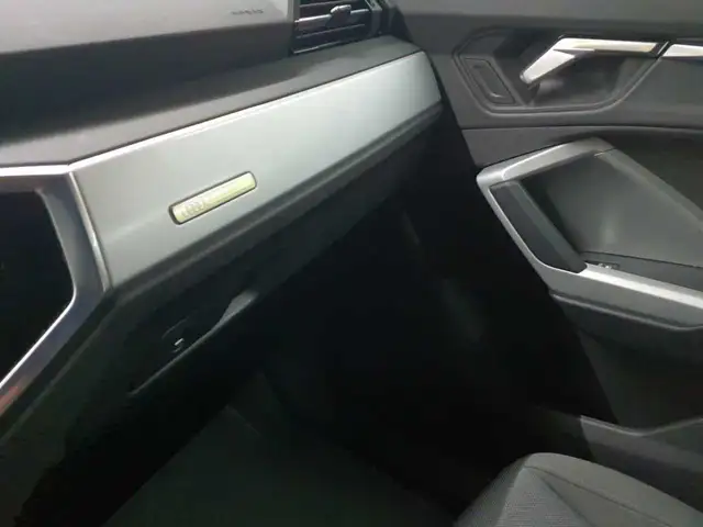 Audi Q3 view 17