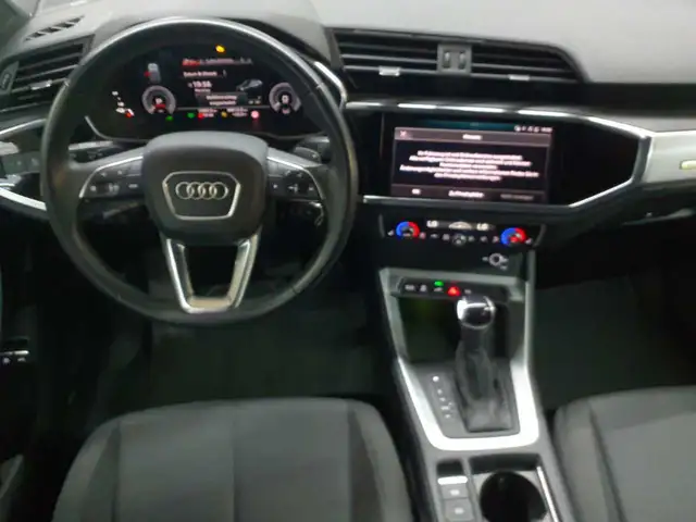 Audi Q3 view 5