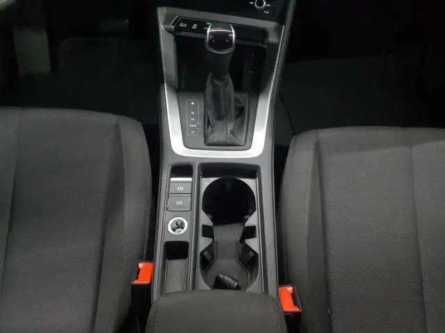 Audi Q3 view 7
