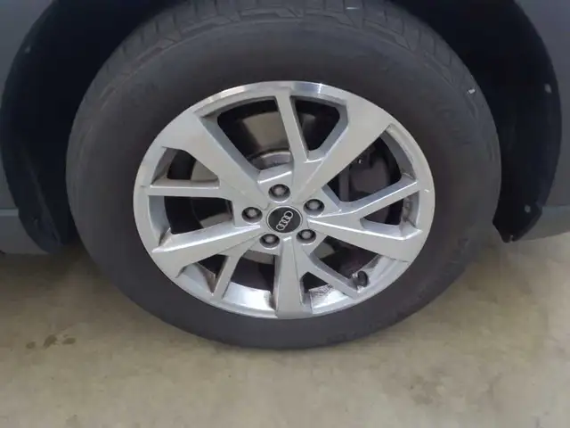 Audi Q3 view 14