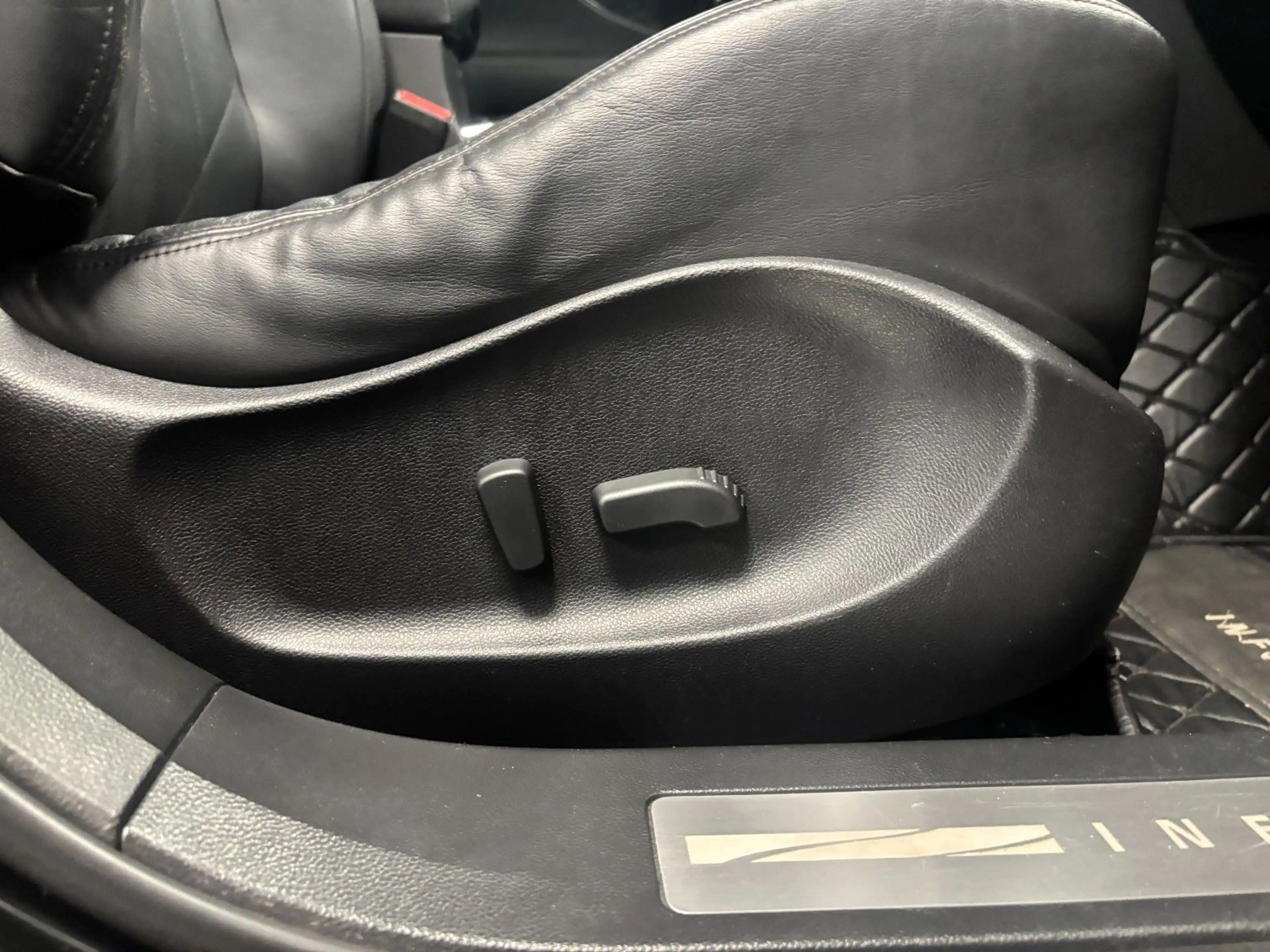 Infiniti FX 30d V6 Premium S*AWD*Leder*NAVi+Kamera*VOLL — photo 15