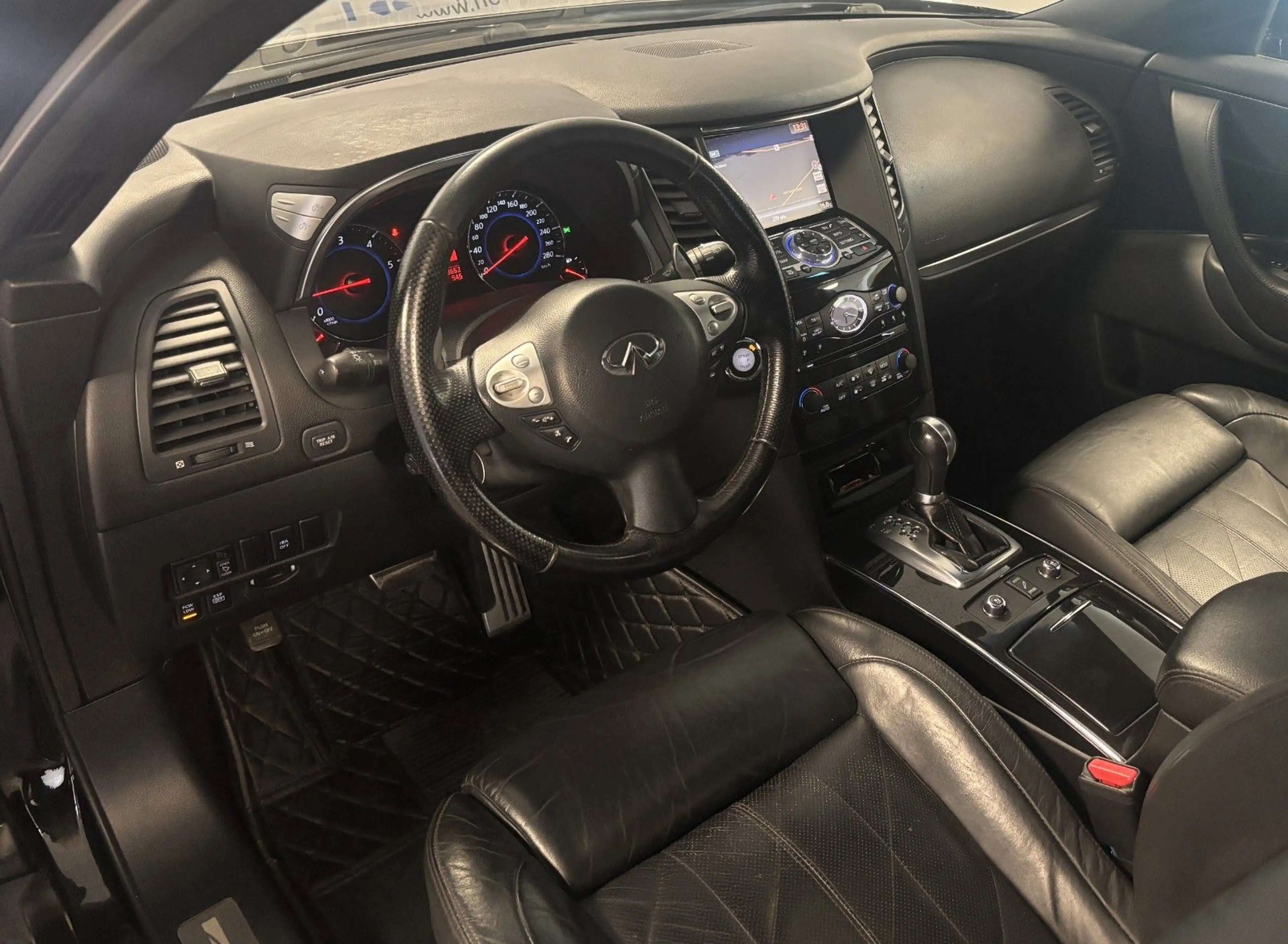 Infiniti FX 30d V6 Premium S*AWD*Leder*NAVi+Kamera*VOLL — photo 10