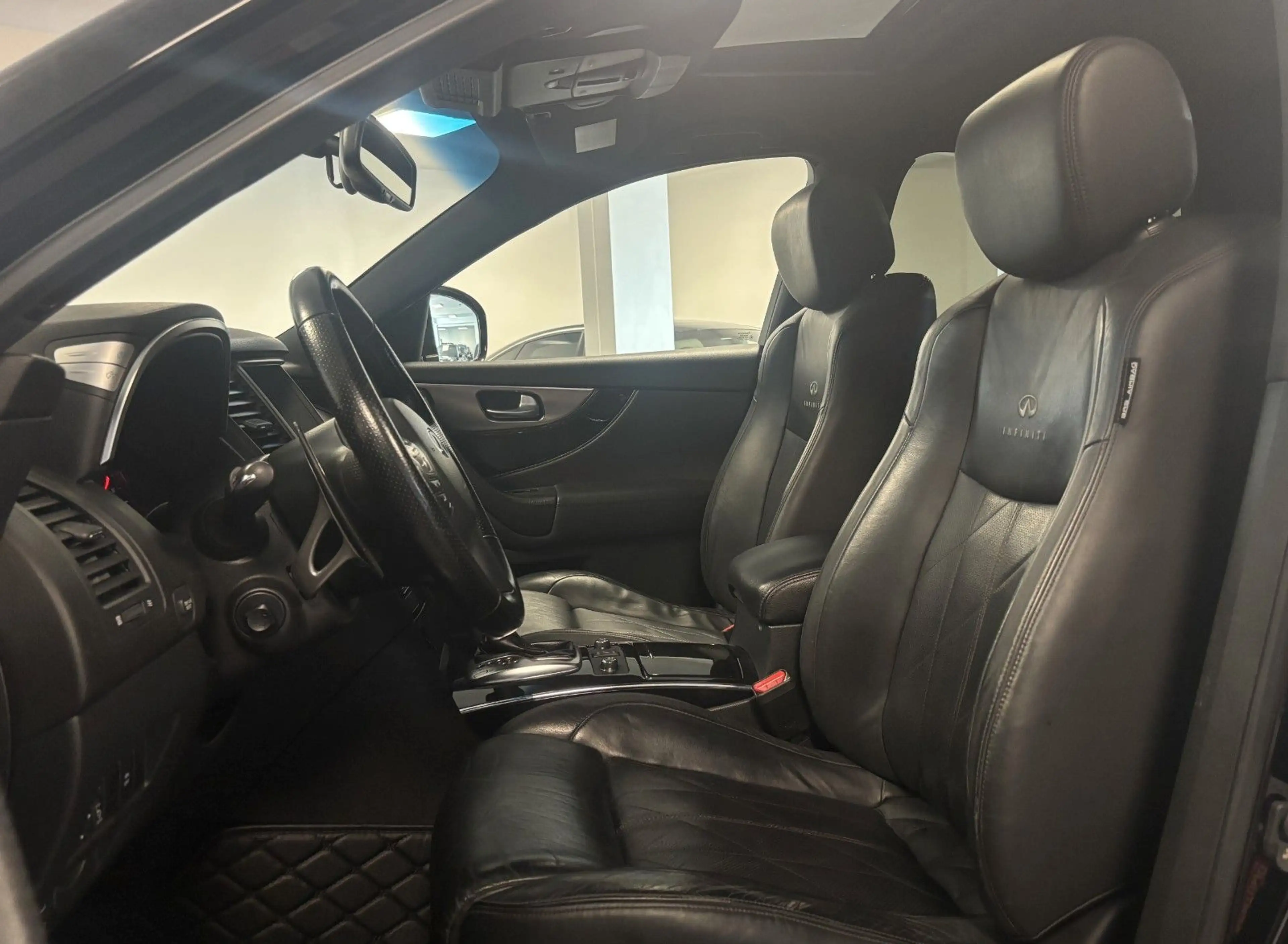 Infiniti FX 30d V6 Premium S*AWD*Leder*NAVi+Kamera*VOLL — photo 13