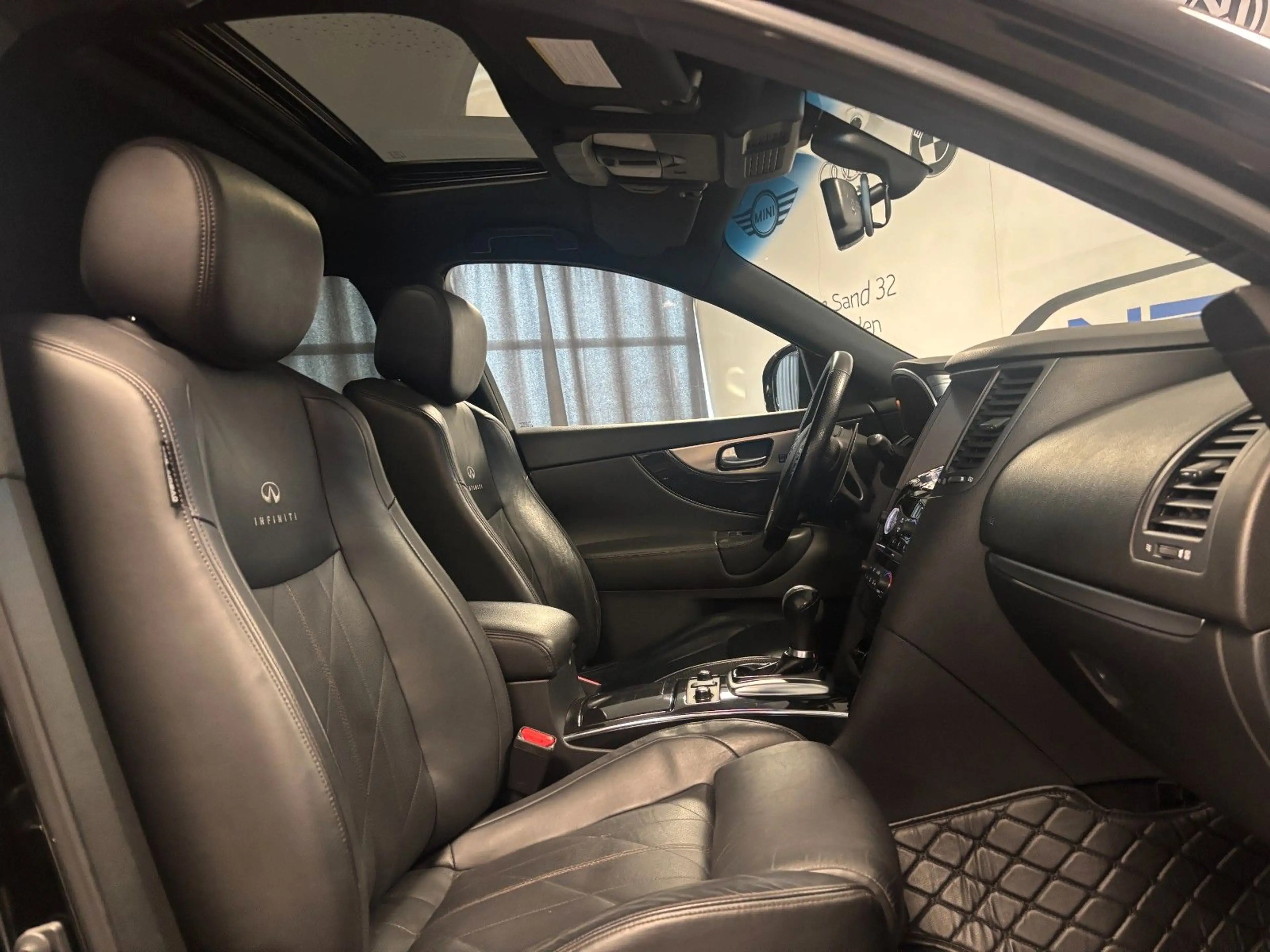 Infiniti FX 30d V6 Premium S*AWD*Leder*NAVi+Kamera*VOLL — photo 3
