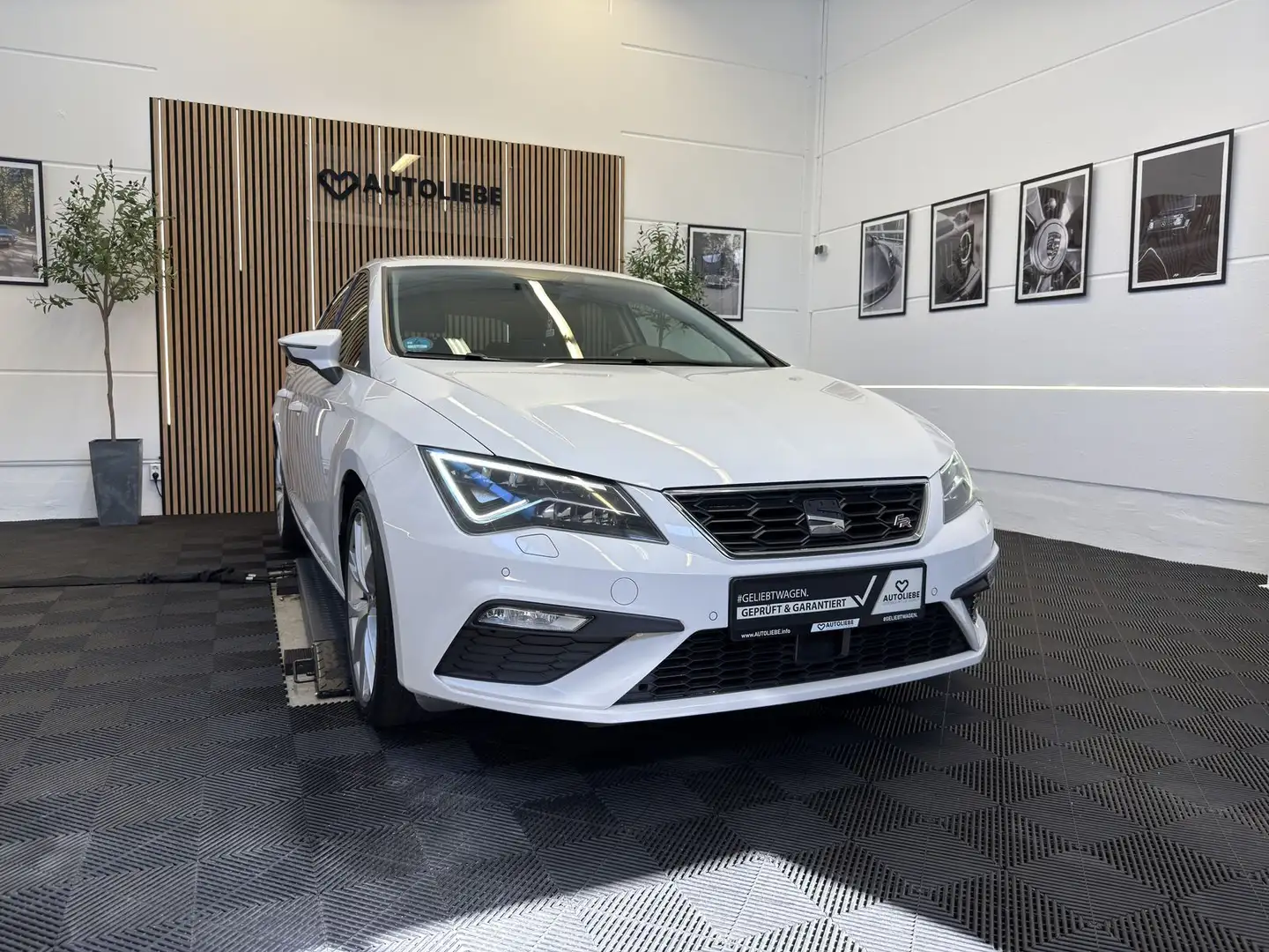 SEAT Leon 1.5 TSI FR LED*NAVI*DAB*BEATS Weiß - 1