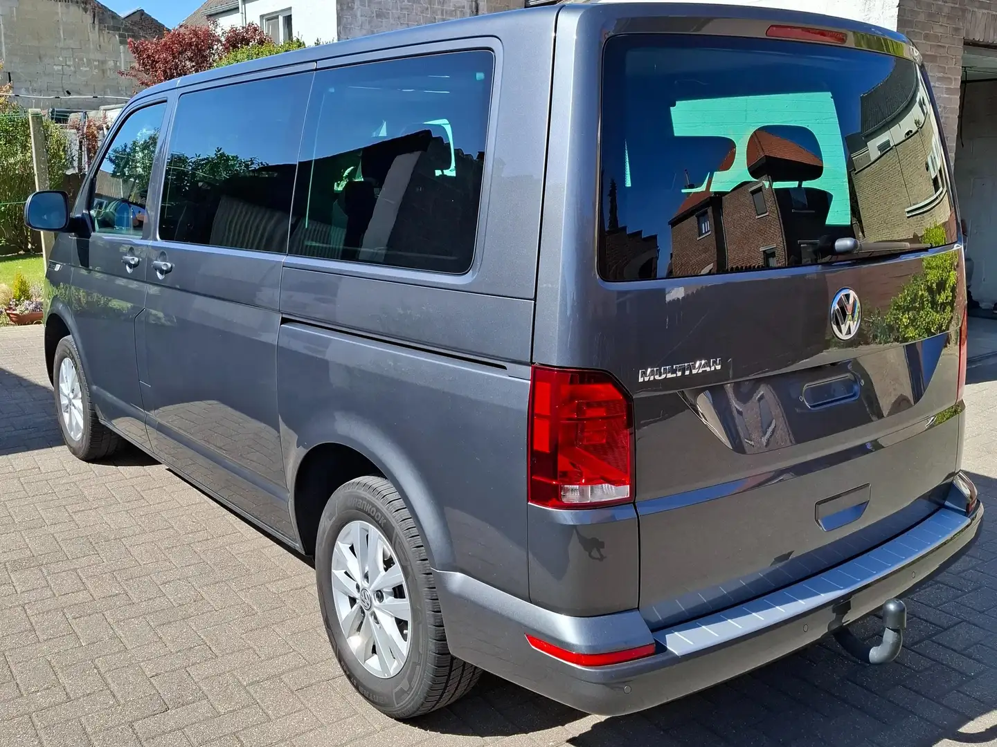 Volkswagen T6.1 Multivan COMFORTLINE DSG 5 deuren cam. navi 7pl. Grijs - 1