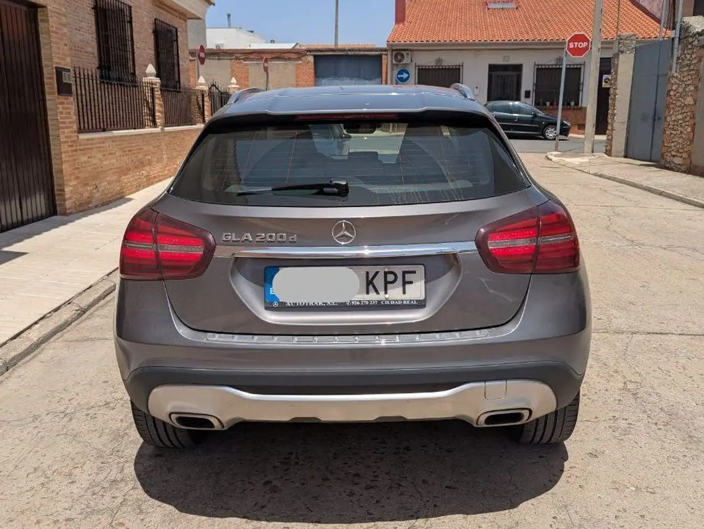 Mercedes-Benz GLA 200 GLA 200d 7G-DCT - 2
