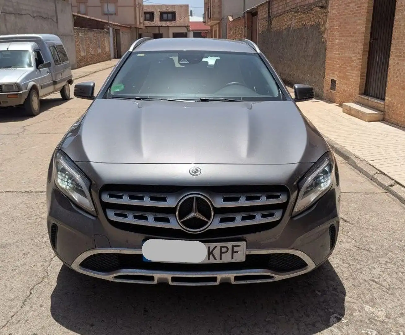 Mercedes-Benz GLA 200 GLA 200d 7G-DCT - 1