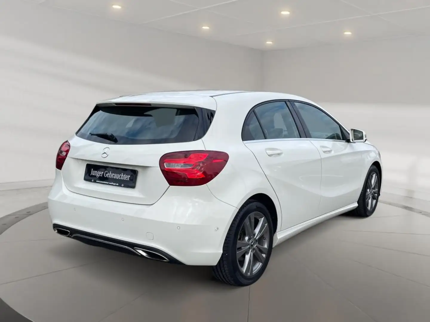 Mercedes-Benz A 180 BE Urban +Navi+PDC+LED+Keyl+KAM+KlimaA+LM Wit - 2