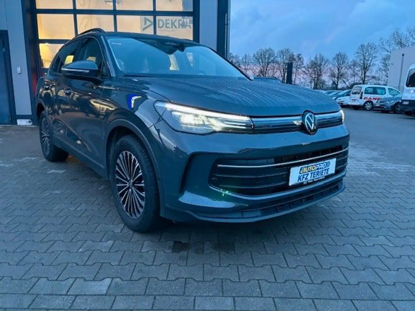 Volkswagen Tiguan 1.5 eTSI 110 kW ACC LED AHK SHZ Gris - 1