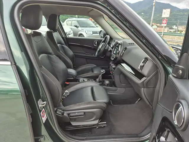 Mini Cooper Cooper view 9