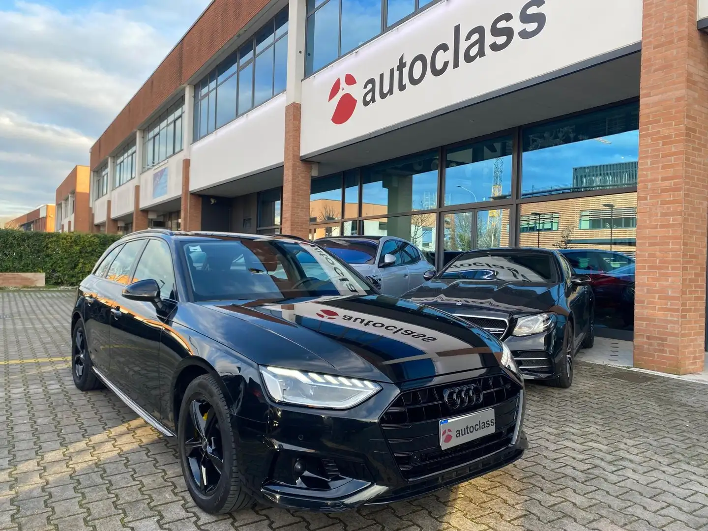 Audi A4 A4 Avant 35 2.0 tdi mhev Advanced 163cv s-tronic Noir - 1