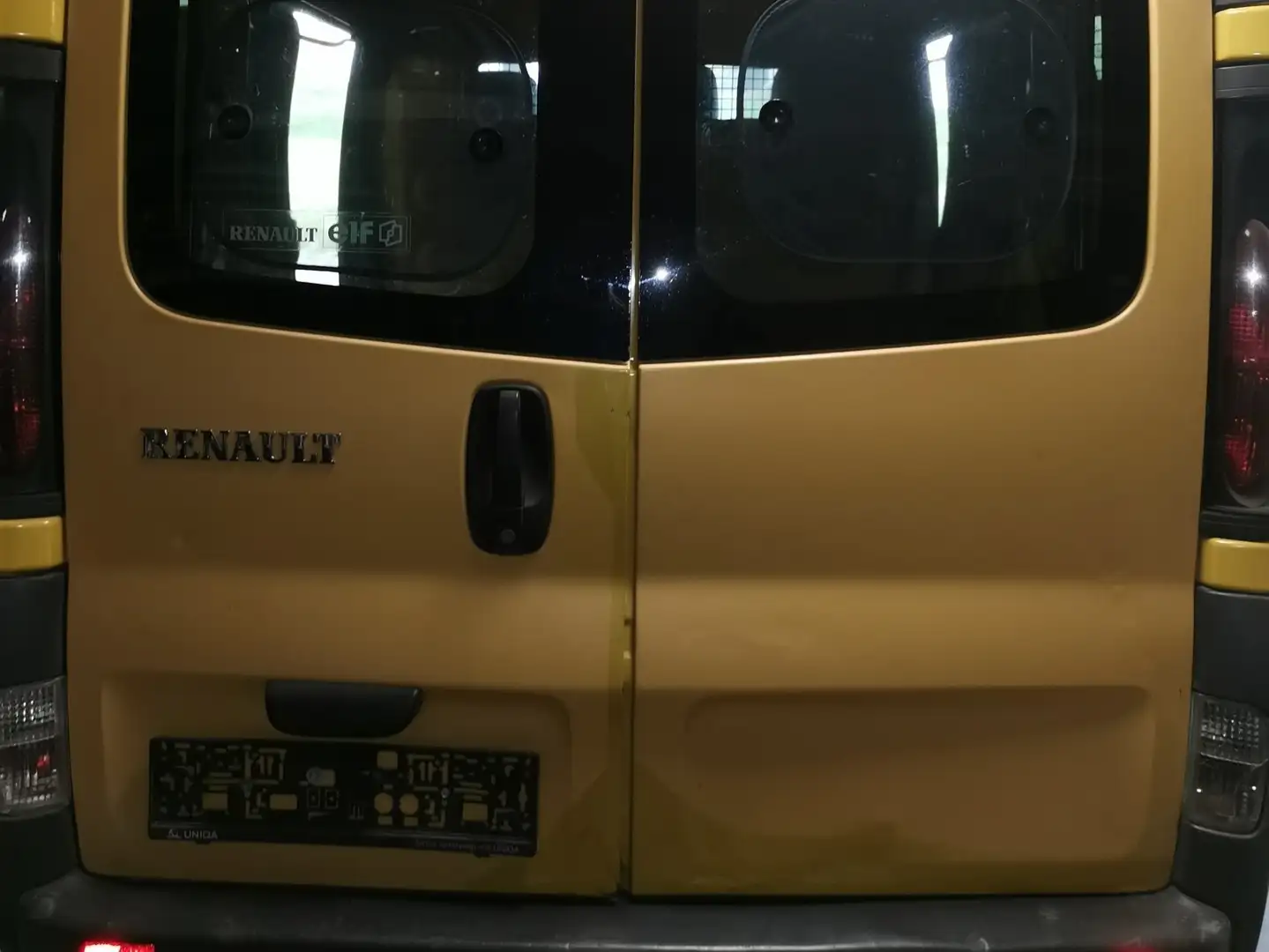 Renault Trafic Fekete - 2