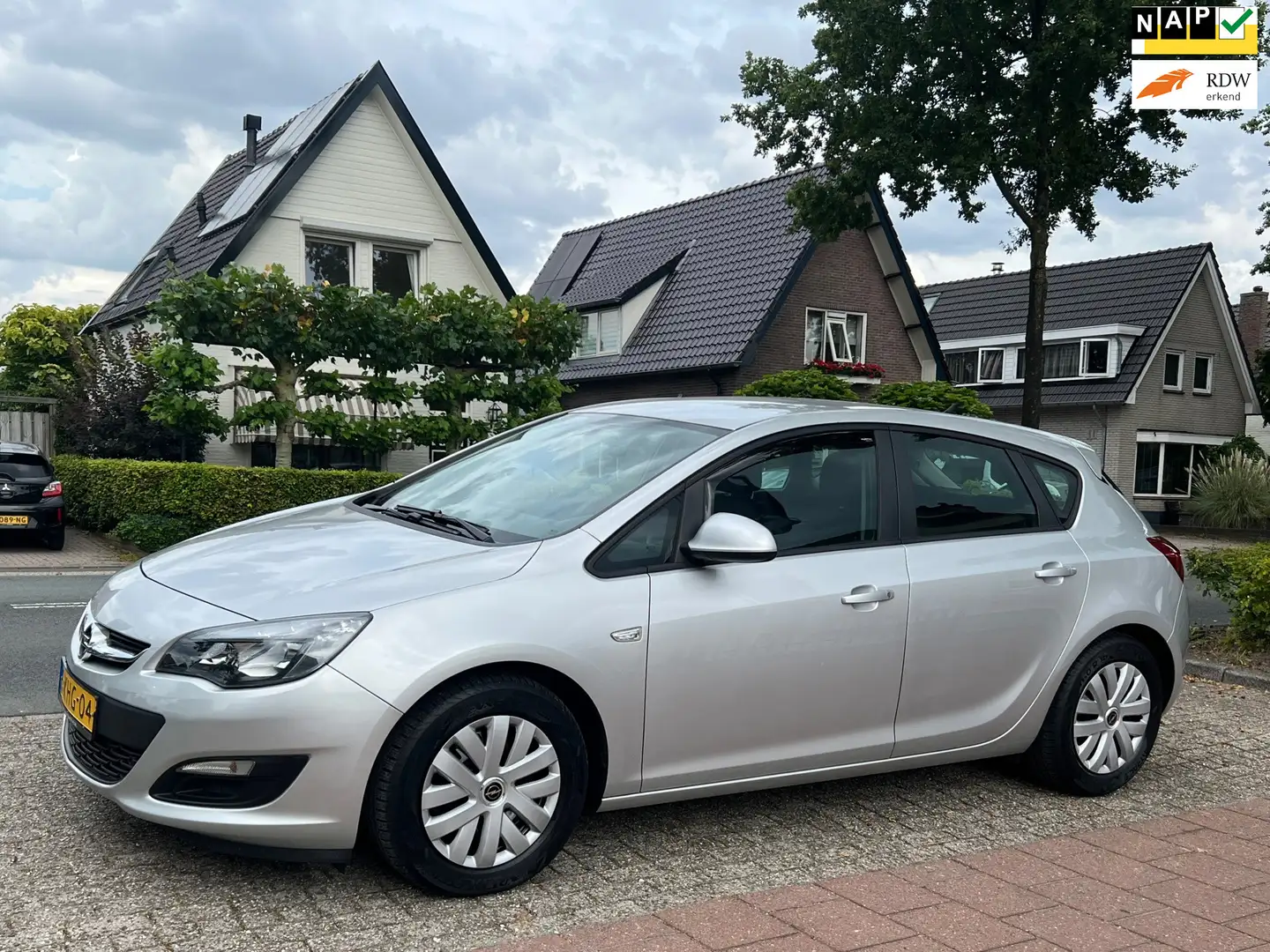 Opel Astra 1.7 CDTi S/S Business + 135.000 km NL-AUTO-NAP. Grijs - 1