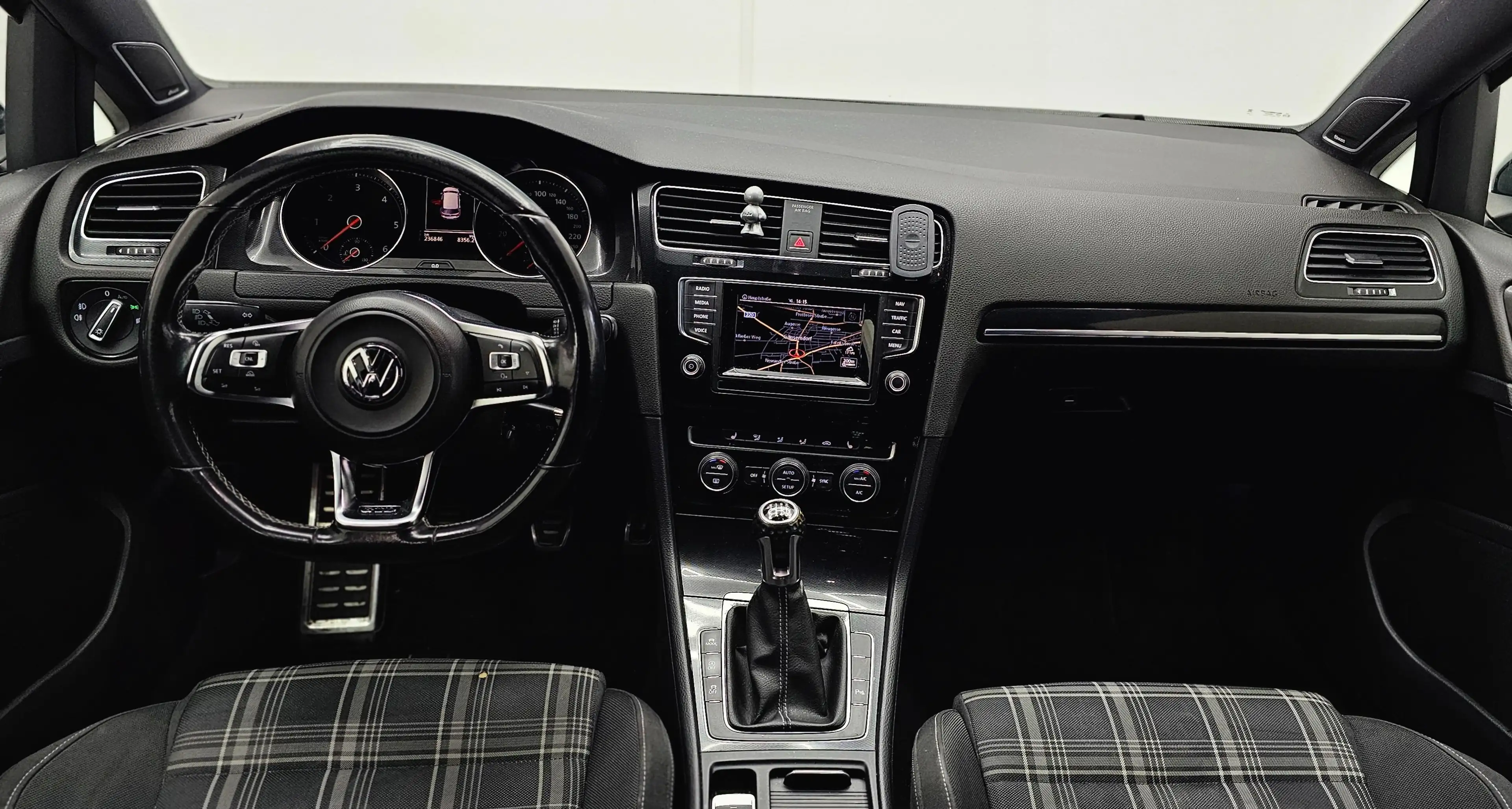 Volkswagen Golf GTD GTD BMT — photo 11