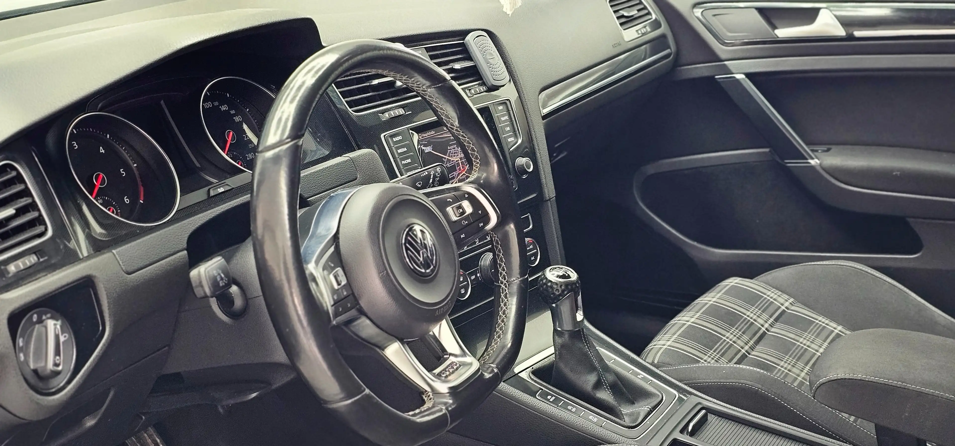 Volkswagen Golf GTD GTD BMT — photo 9