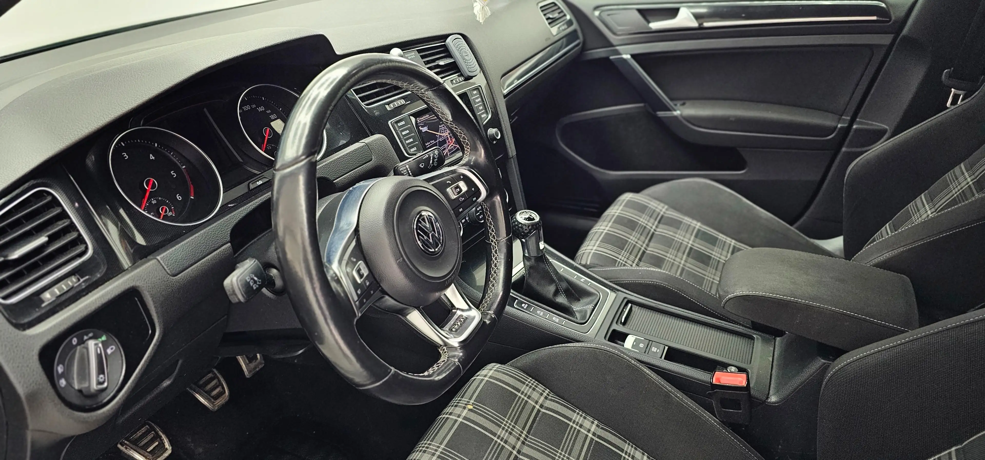 Volkswagen Golf GTD GTD BMT — photo 10