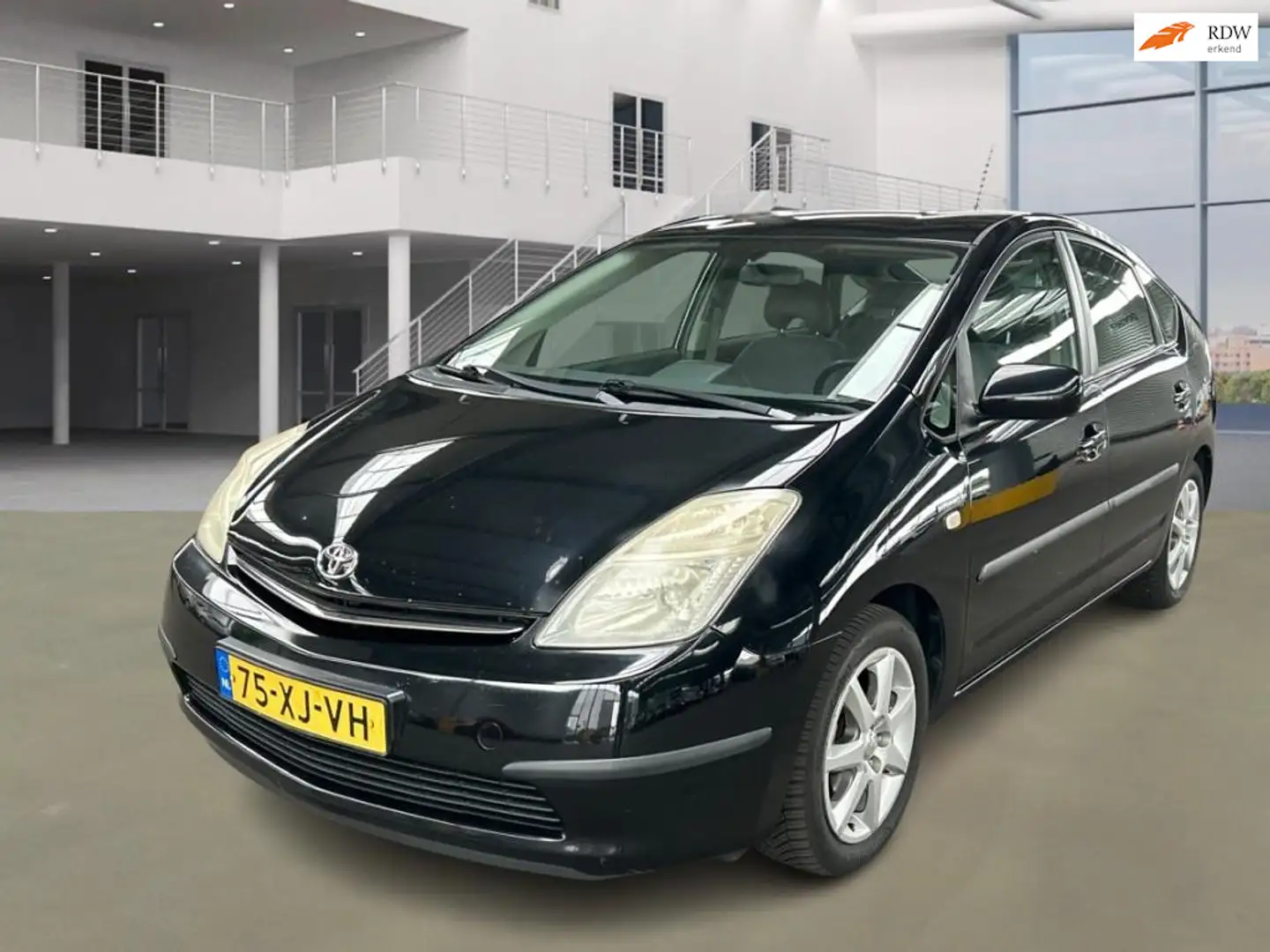 Toyota Prius 1.5 VVT-i Comfort AUT PSENSOR CRUISE 2 X SLEUTELS Černá - 1