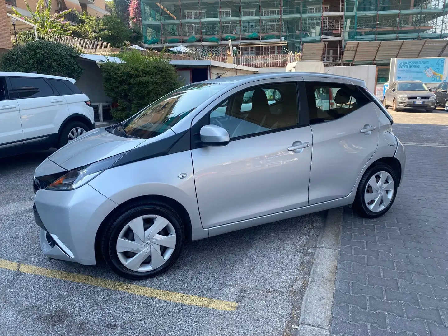 Toyota Aygo Aygo II 2014 5p 1.0 x-cool m-mt my15 Gris - 2