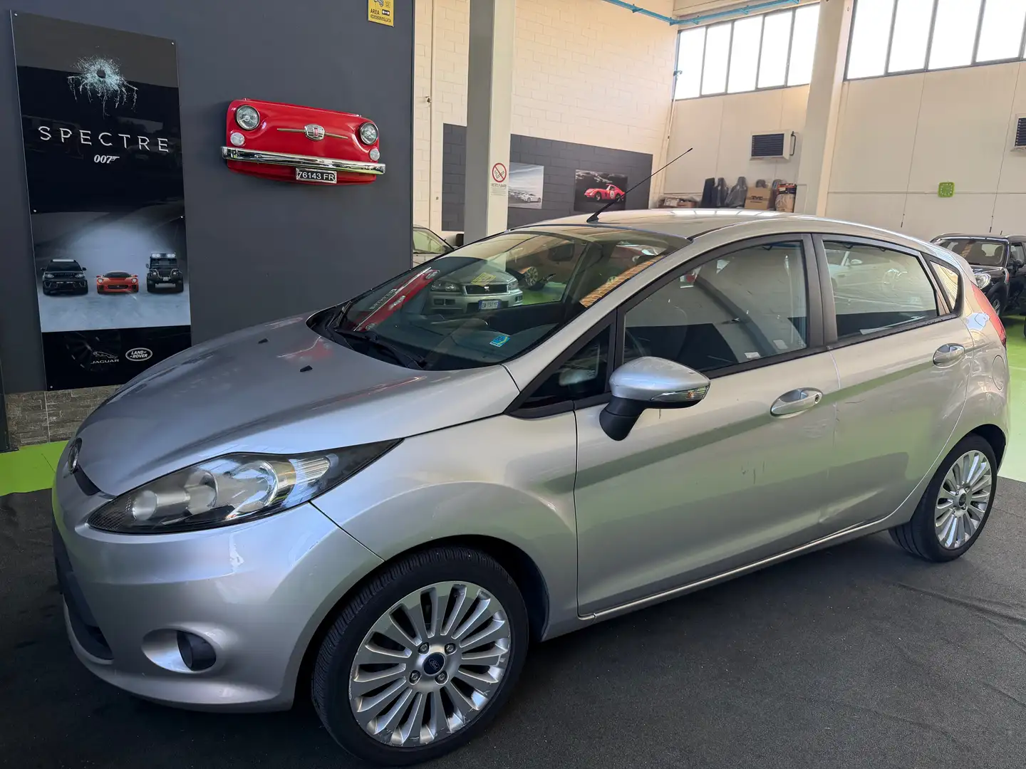 Ford Fiesta 5p 1.2 16v Titanium c/esp E5 Zilver - 1