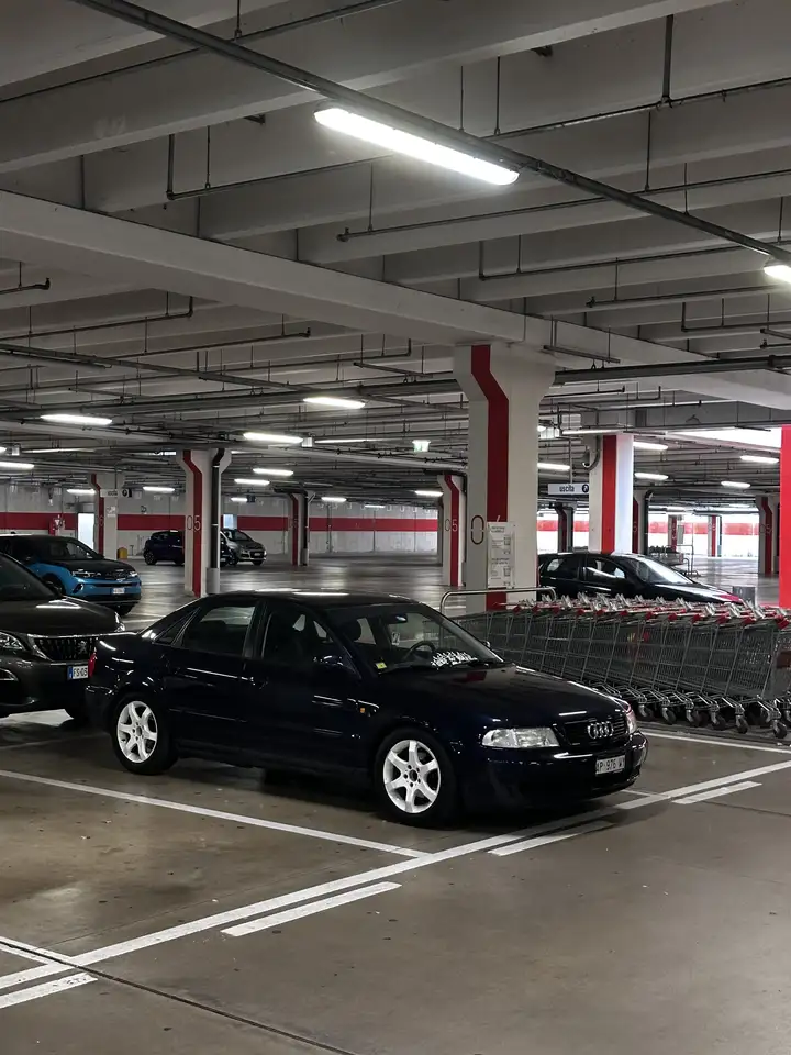 Audi A4 1.8, foto 10