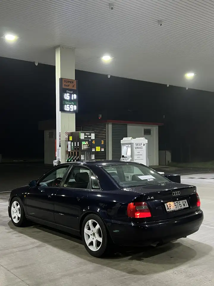 Audi A4 1.8, foto 2
