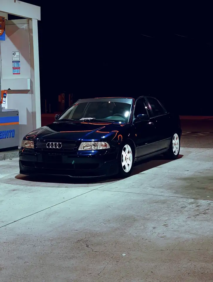 Audi A4 1.8, foto 1