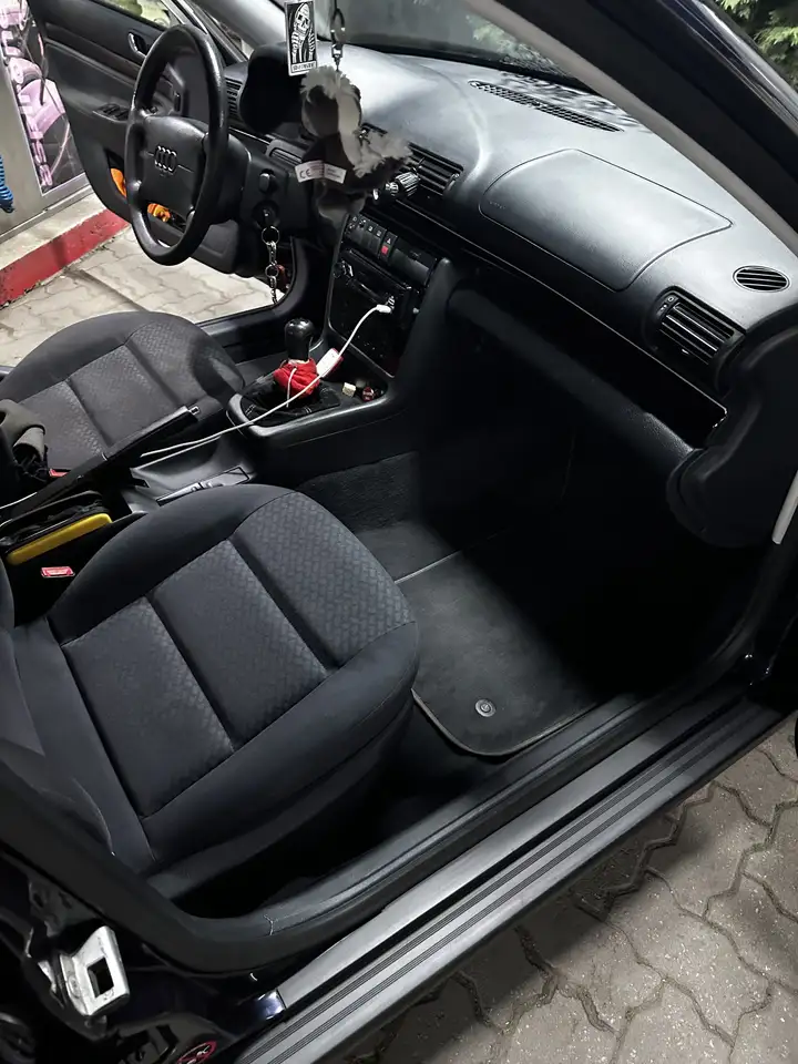 Audi A4 1.8, foto 12