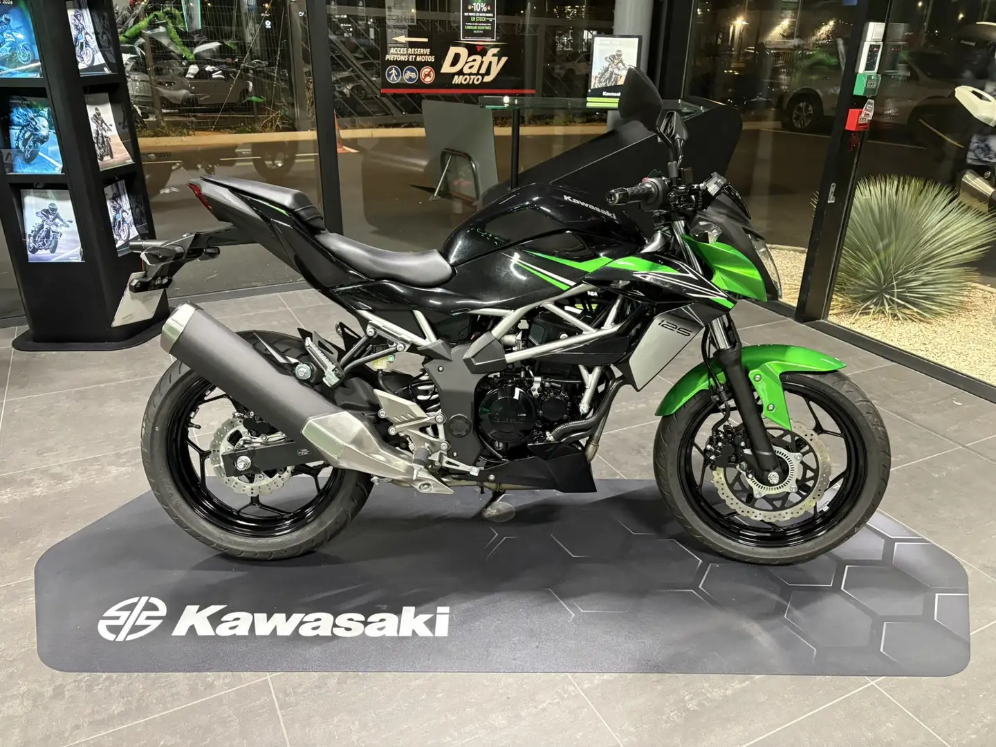 Kawasaki Z 125 Grün - 1