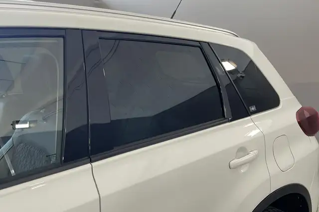 Suzuki Vitara view 12