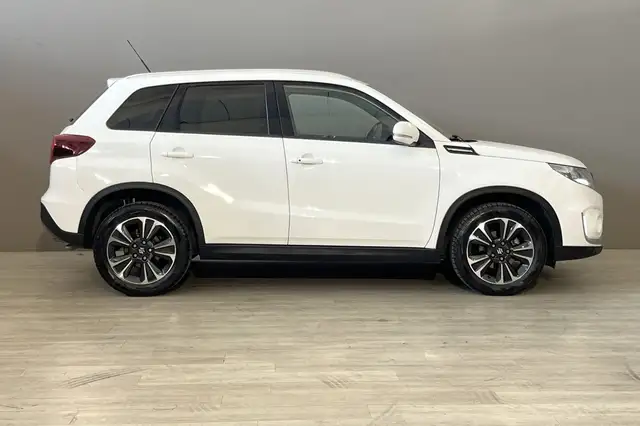 Suzuki Vitara view 4
